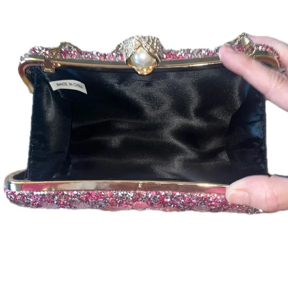 Pearl Clasp Rhinestone Clutch with metal shoulder strap - Picture 4 of 5